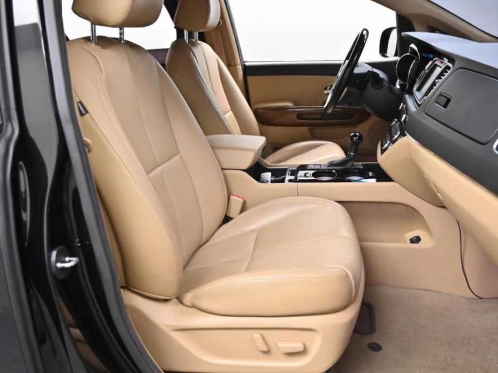 KIA Carnival - Vista 10