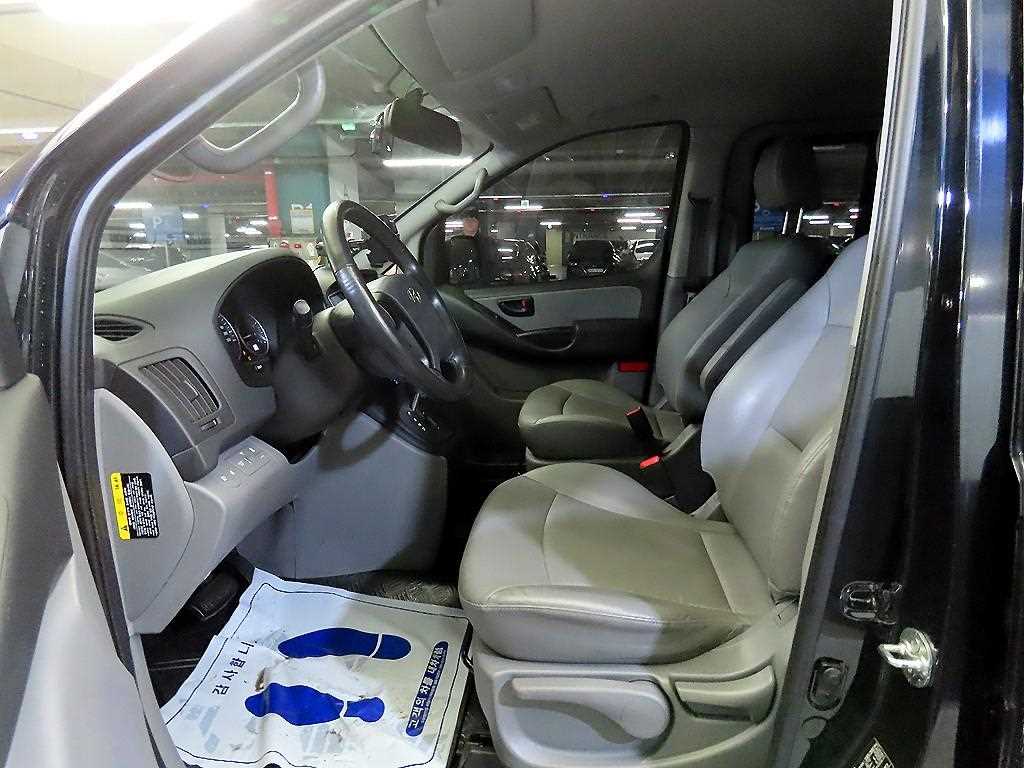 HYUNDAI Starex - Vista 7