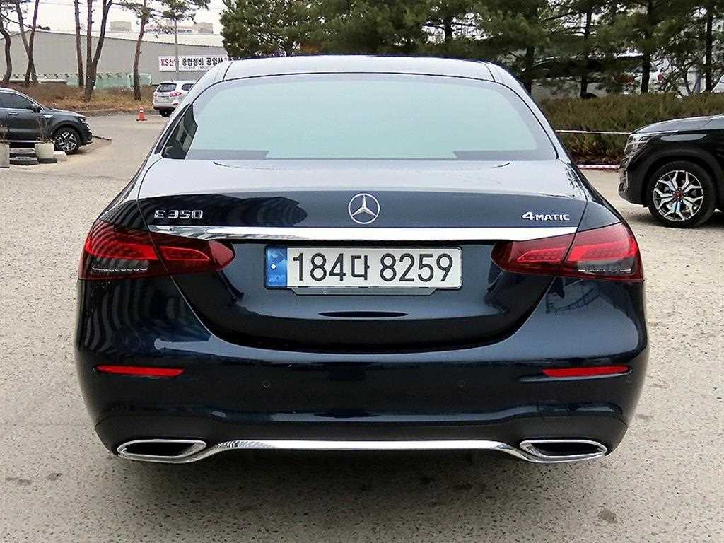 Mercedes Benz E class - Vista 4