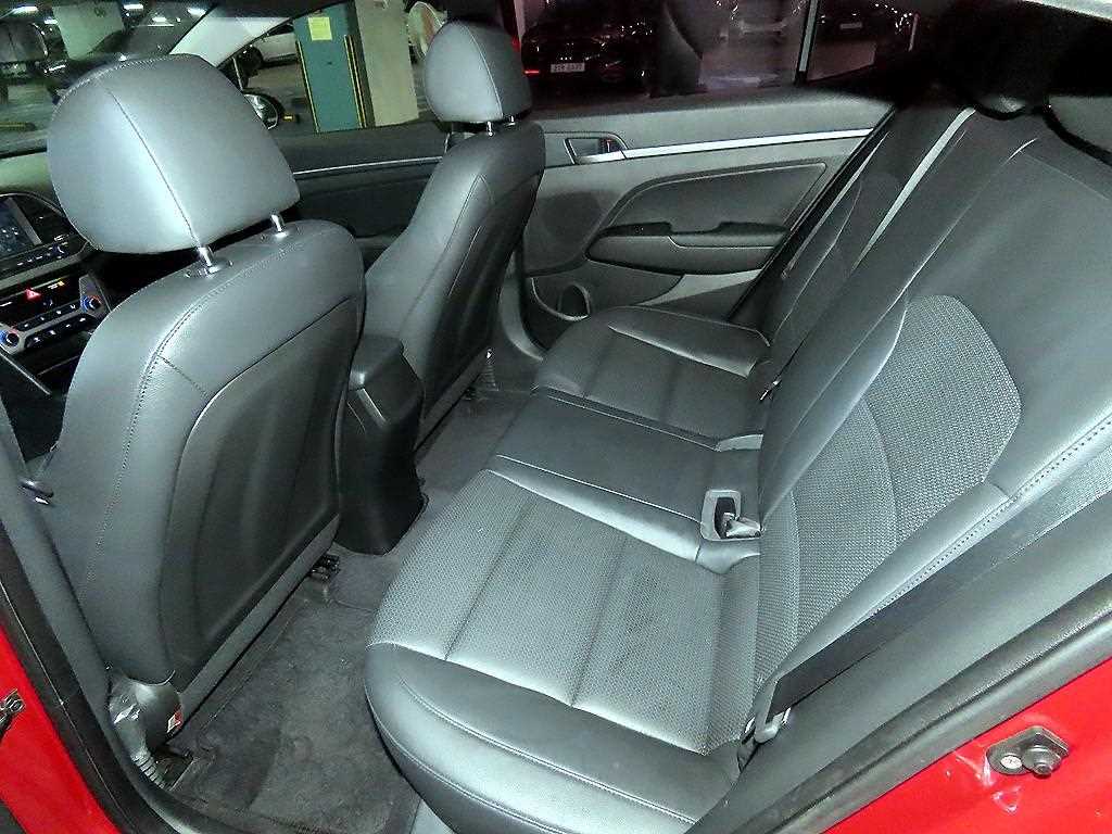 HYUNDAI Avante - Vista 7