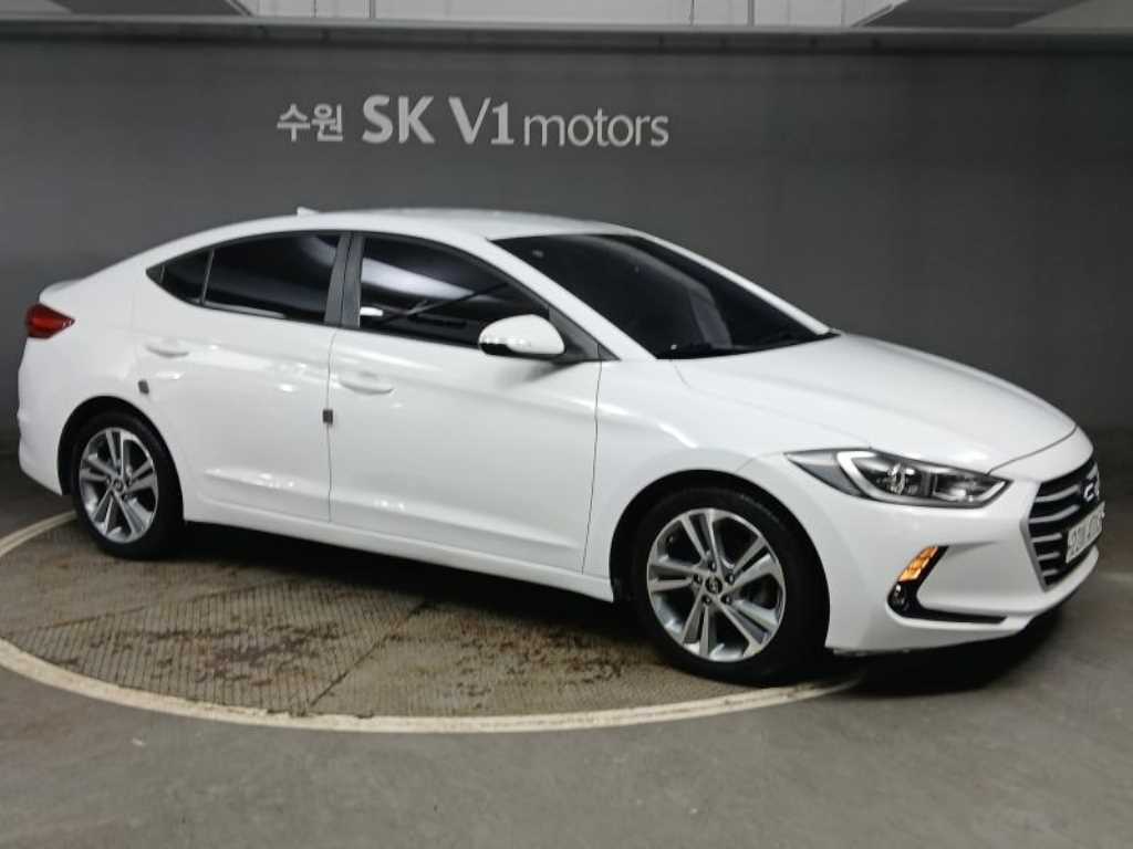 HYUNDAI Avante - Vista 3