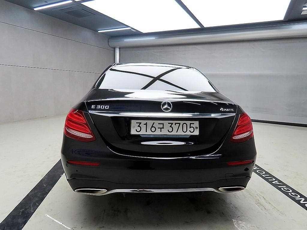 Mercedes Benz E class - Vista 3