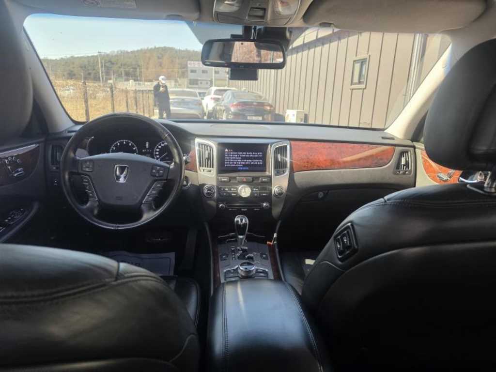 HYUNDAI Equus - Vista 9