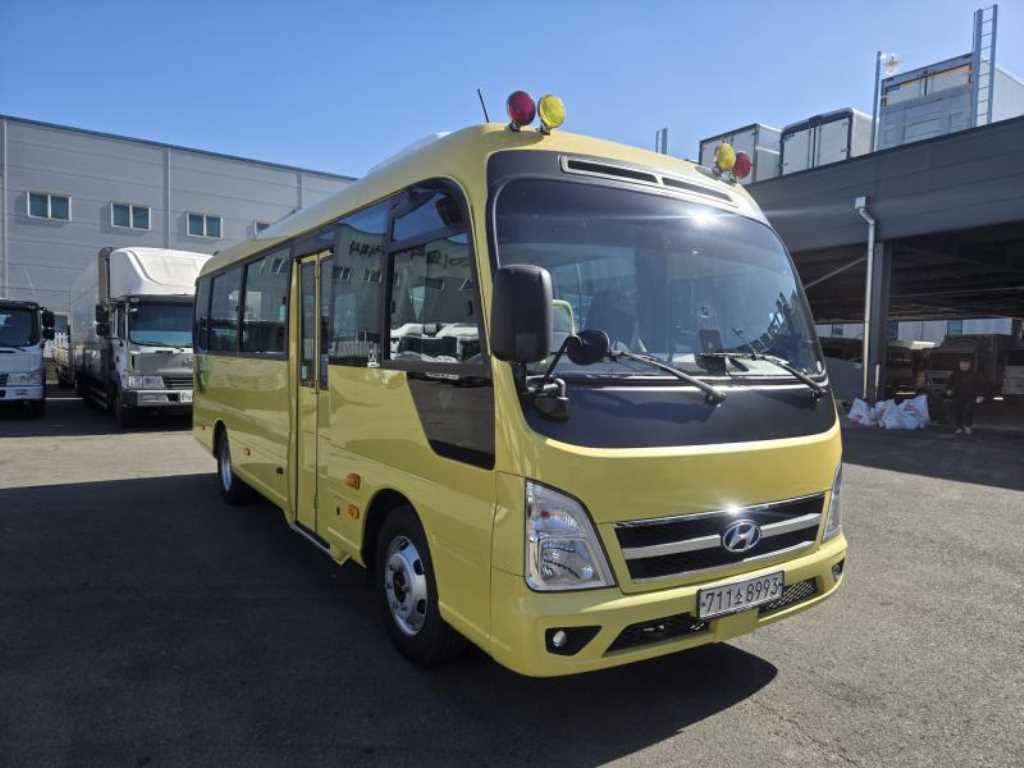 medium and large bus Hyundai bus - Vista 5