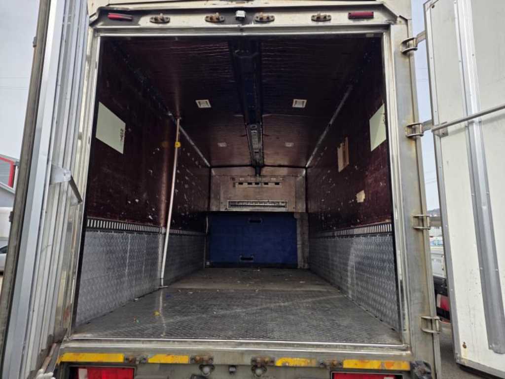 medium and large cargo truck - Vista 6