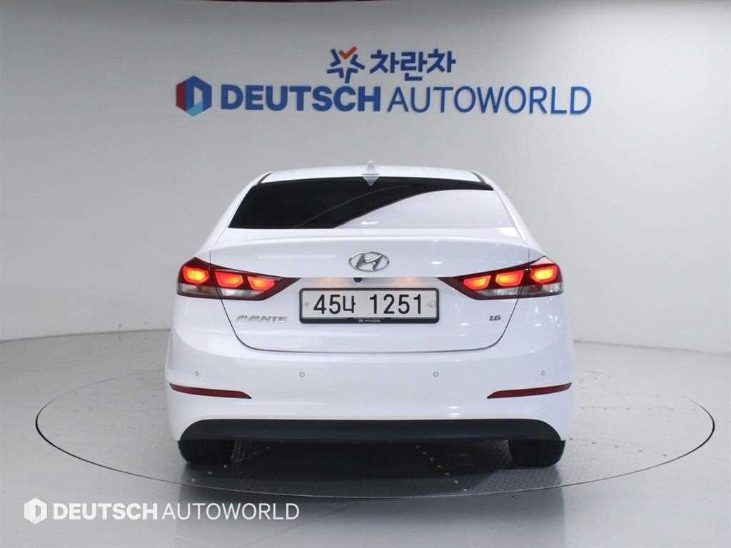 HYUNDAI Avante - Vista 4