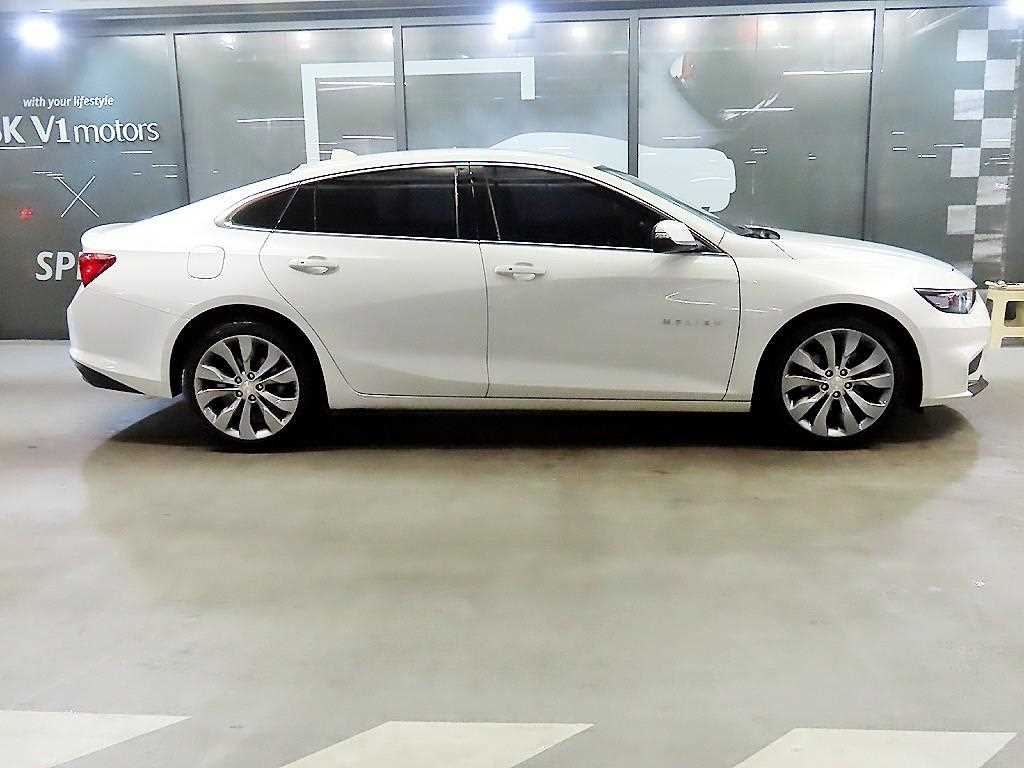 Chevrolet Malibu - Vista 3