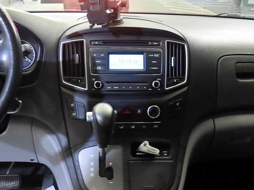 HYUNDAI Starex - Vista 12