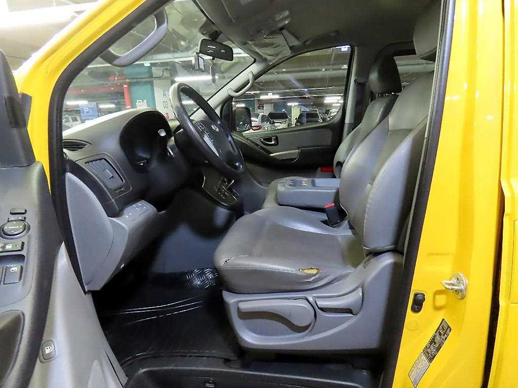 HYUNDAI Starex - Vista 6