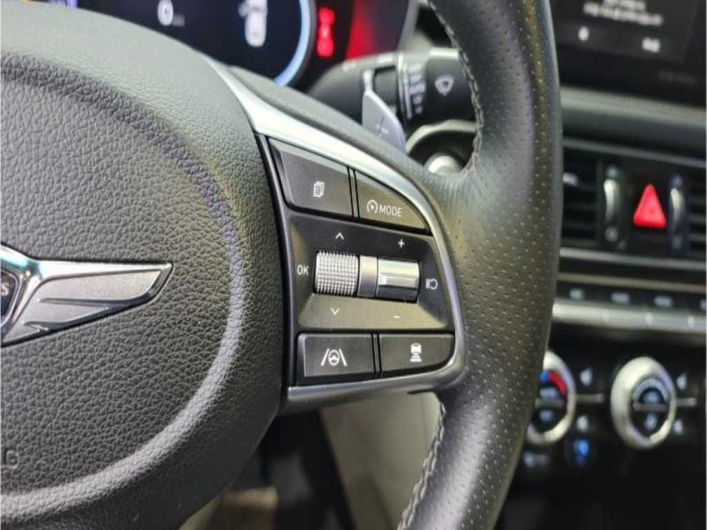 Genesis G70 - Vista 4