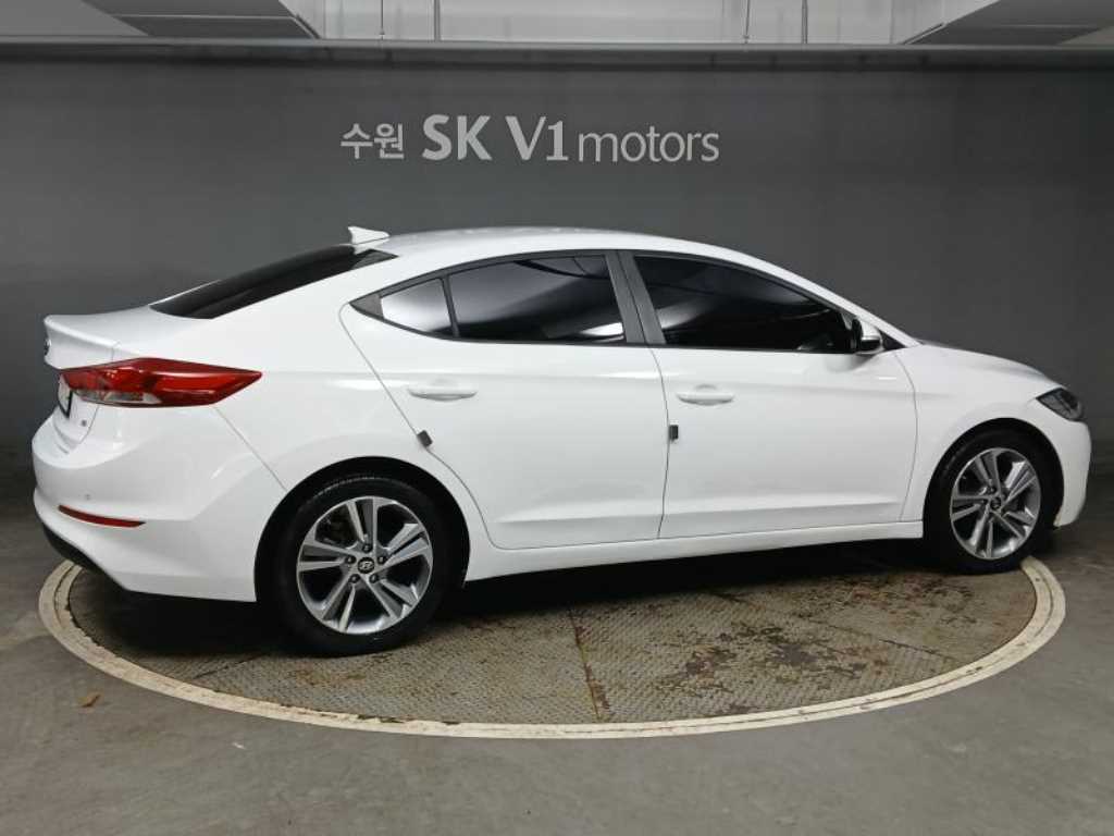 HYUNDAI Avante - Vista 4