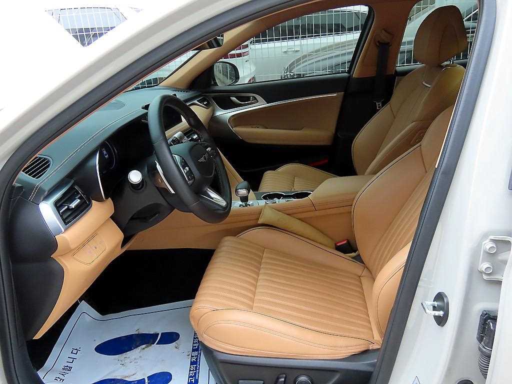 Genesis G70 - Vista 5