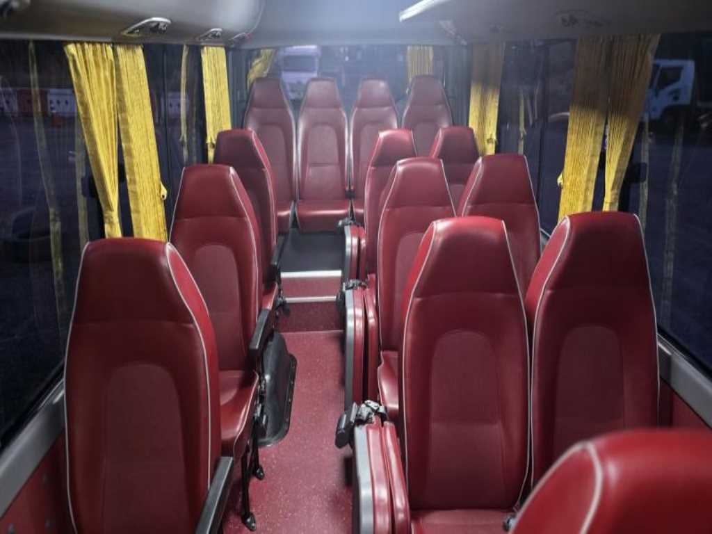 medium and large bus Hyundai bus - Vista 11