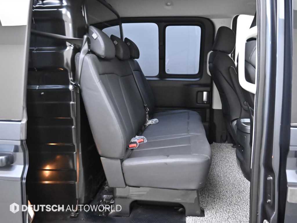 HYUNDAI Staria - Vista 12