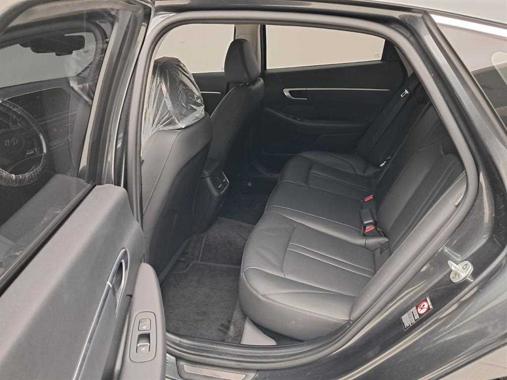 HYUNDAI Sonata - Vista 12