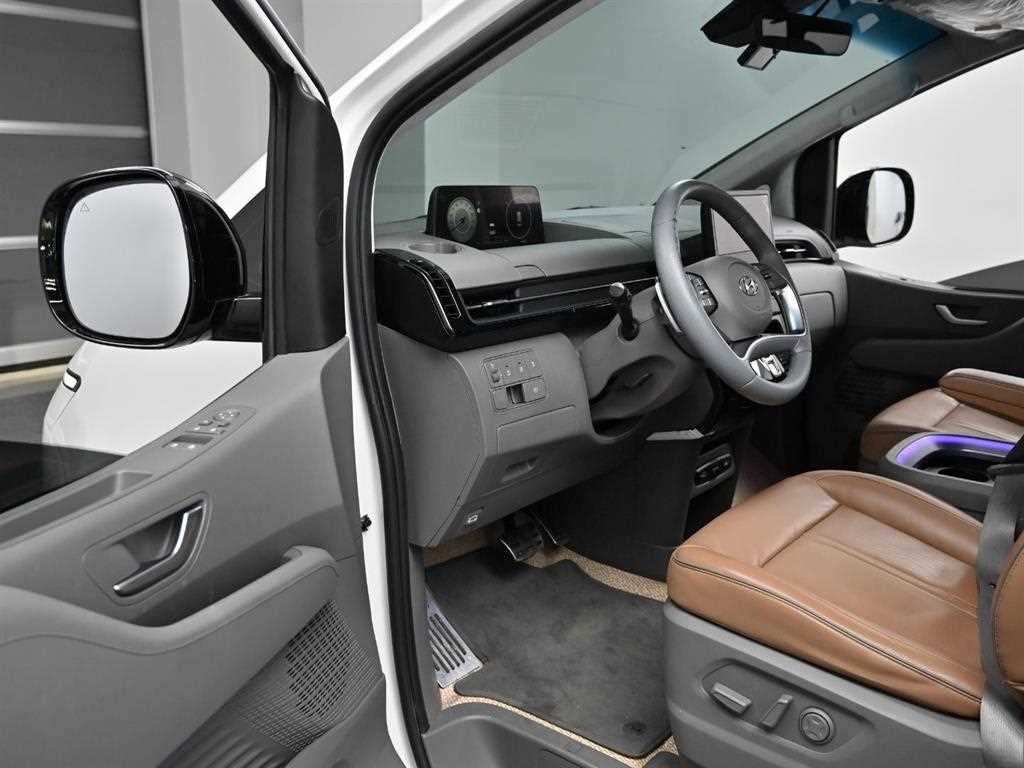 HYUNDAI Staria - Vista 11