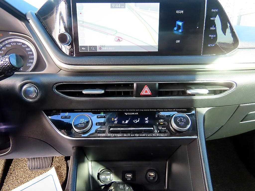 HYUNDAI Sonata - Vista 12