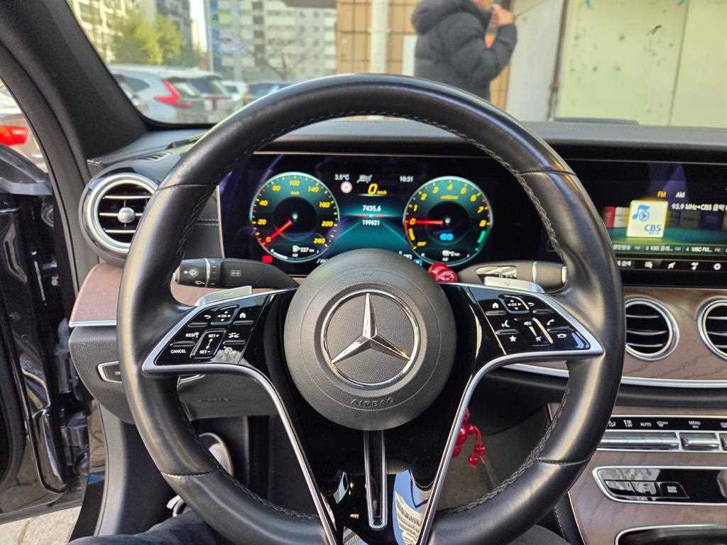 Mercedes Benz E class - Vista 6