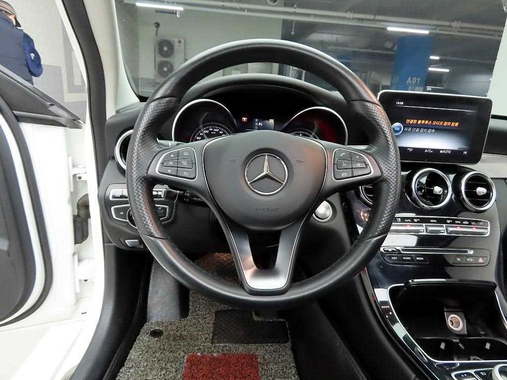 Mercedes Benz C Class - Vista 8