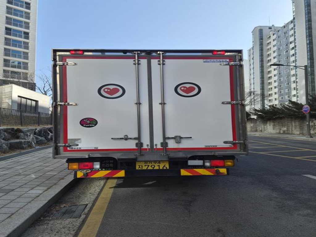 medium and large cargo truck - Vista 3