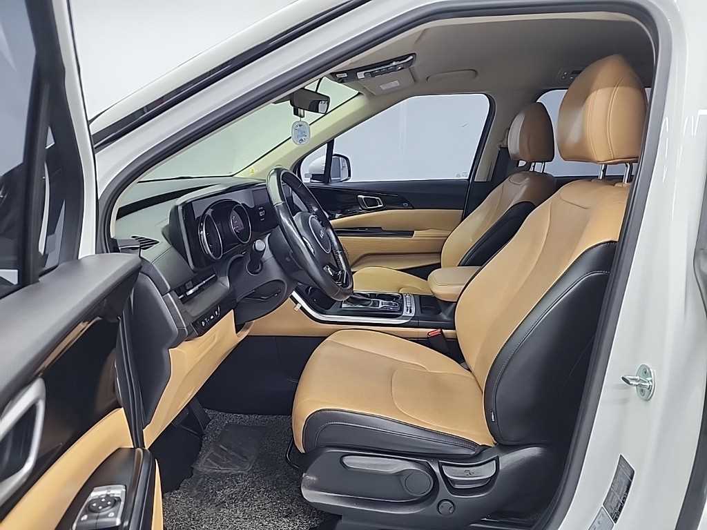 KIA Carnival - Vista 11