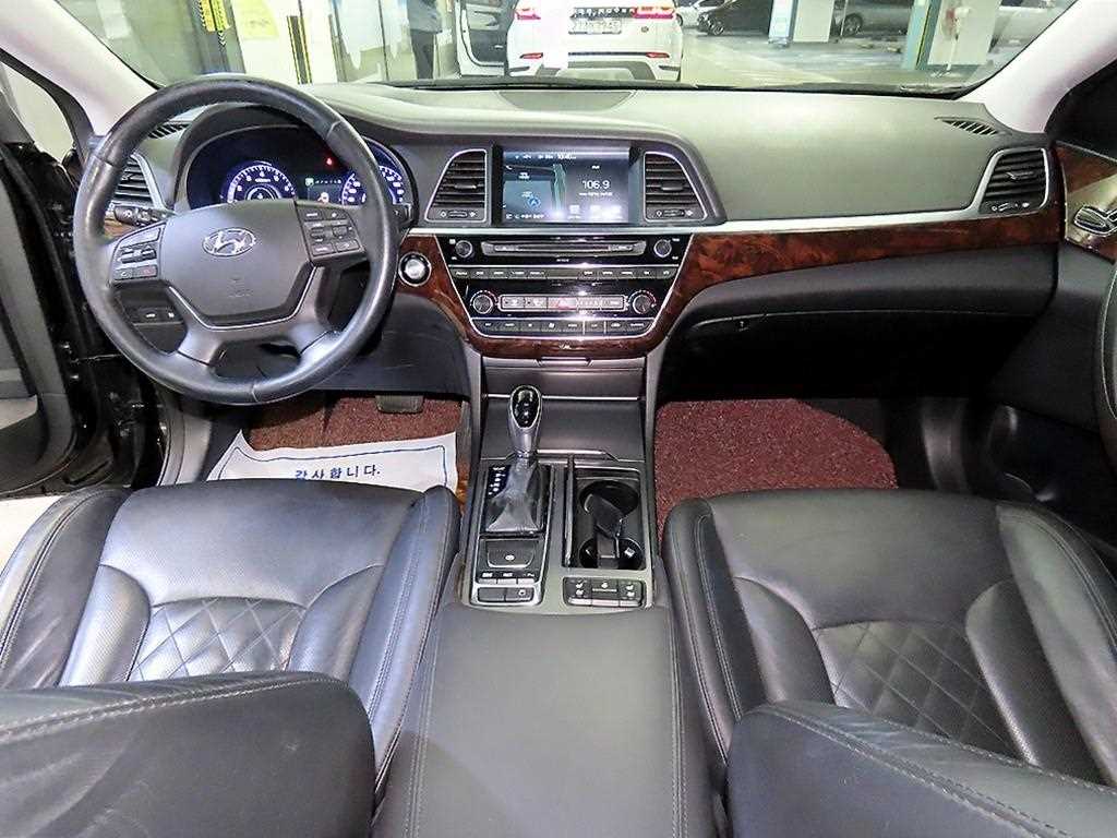 HYUNDAI Aslan - Vista 10