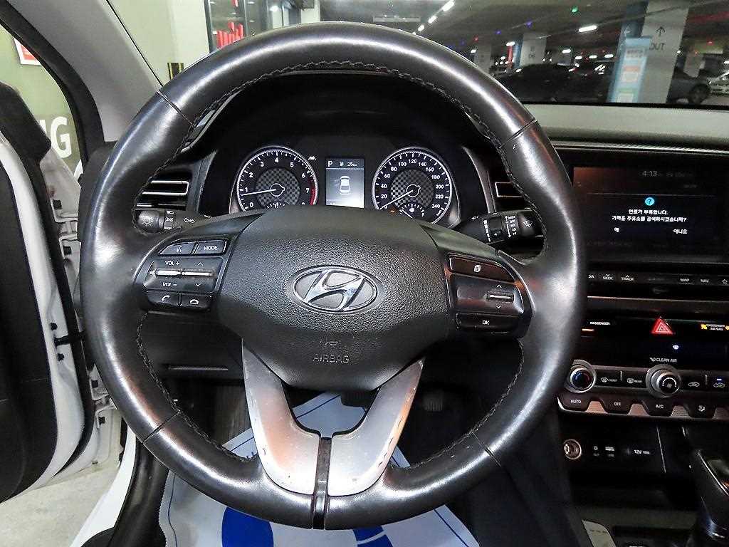 HYUNDAI Avante - Vista 8