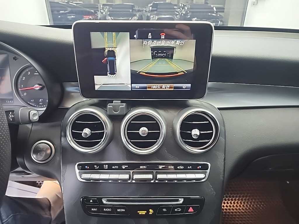 Mercedes Benz GLC Class - Vista 10