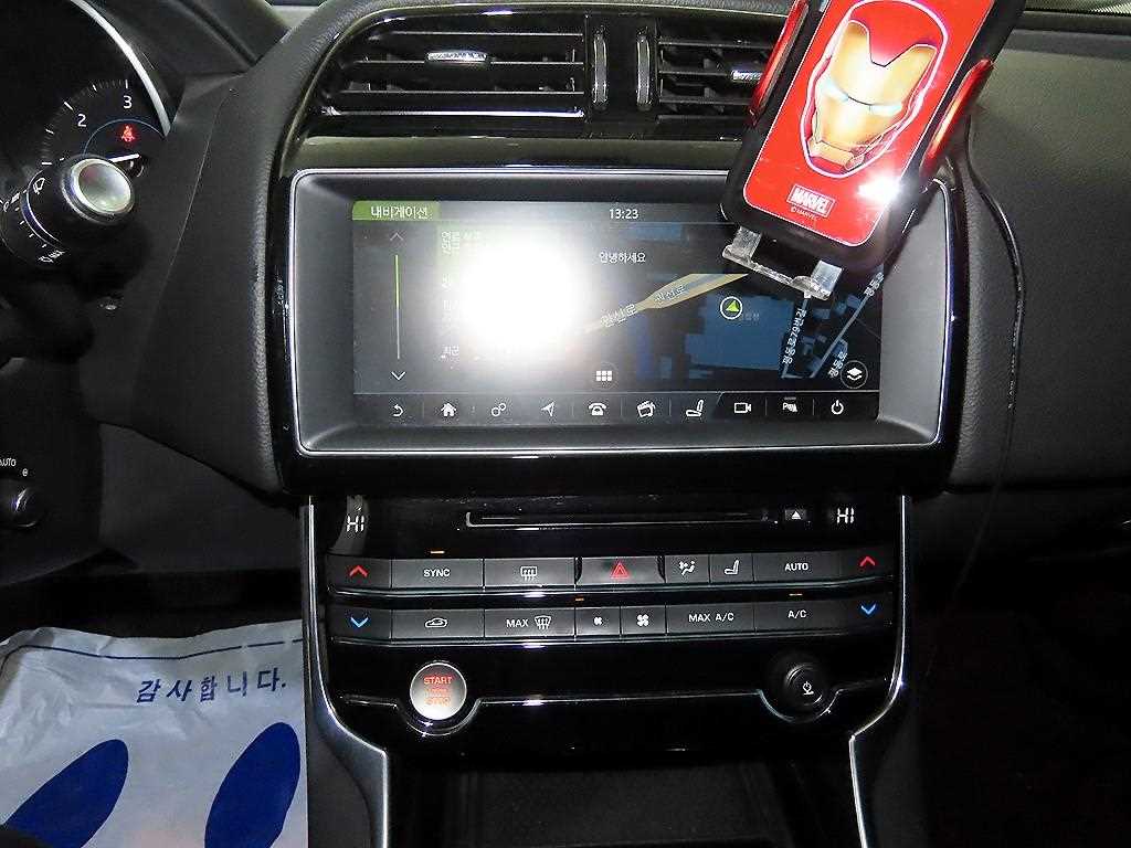 Jaguar XE - Vista 11