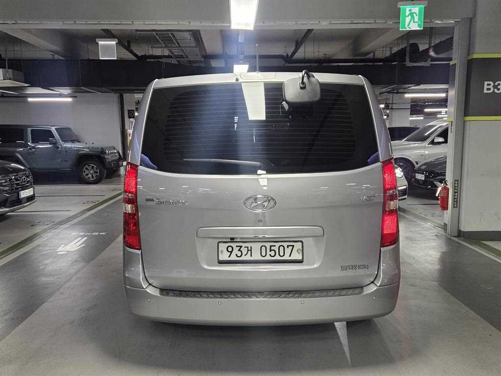 HYUNDAI Starex - Vista 5