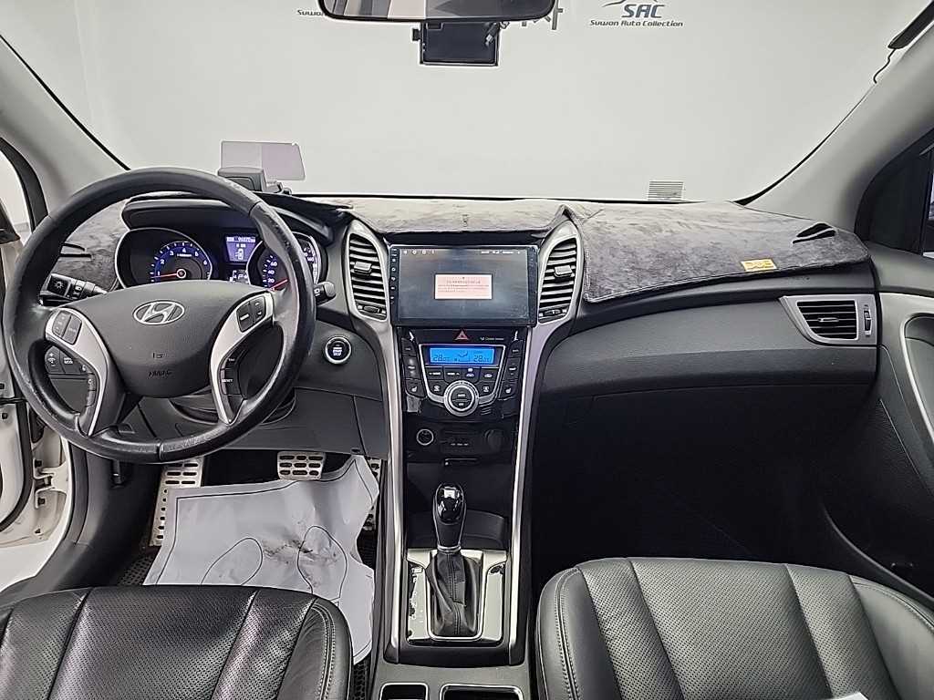 HYUNDAI i30 - Vista 7