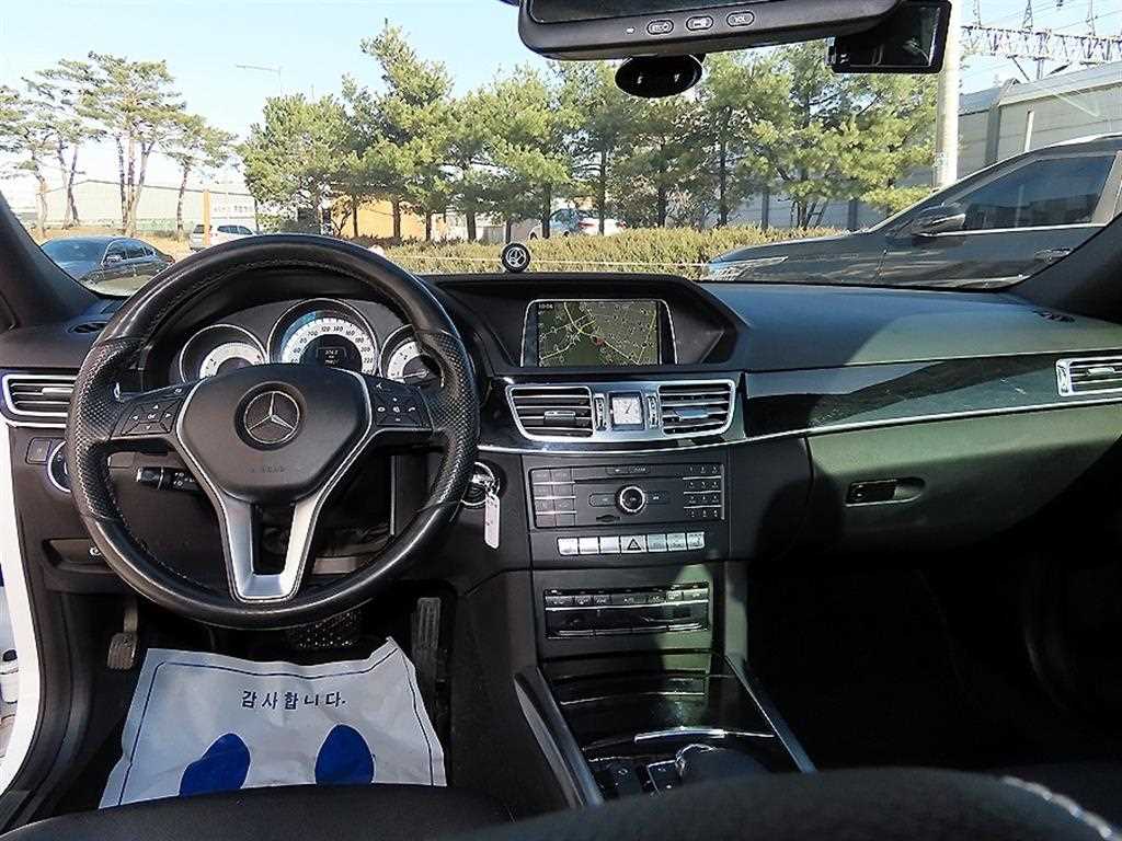 Mercedes Benz E class - Vista 7