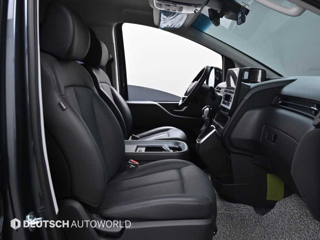 HYUNDAI Staria - Vista 10