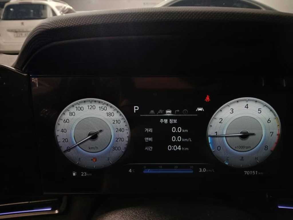 HYUNDAI Avante - Vista 9