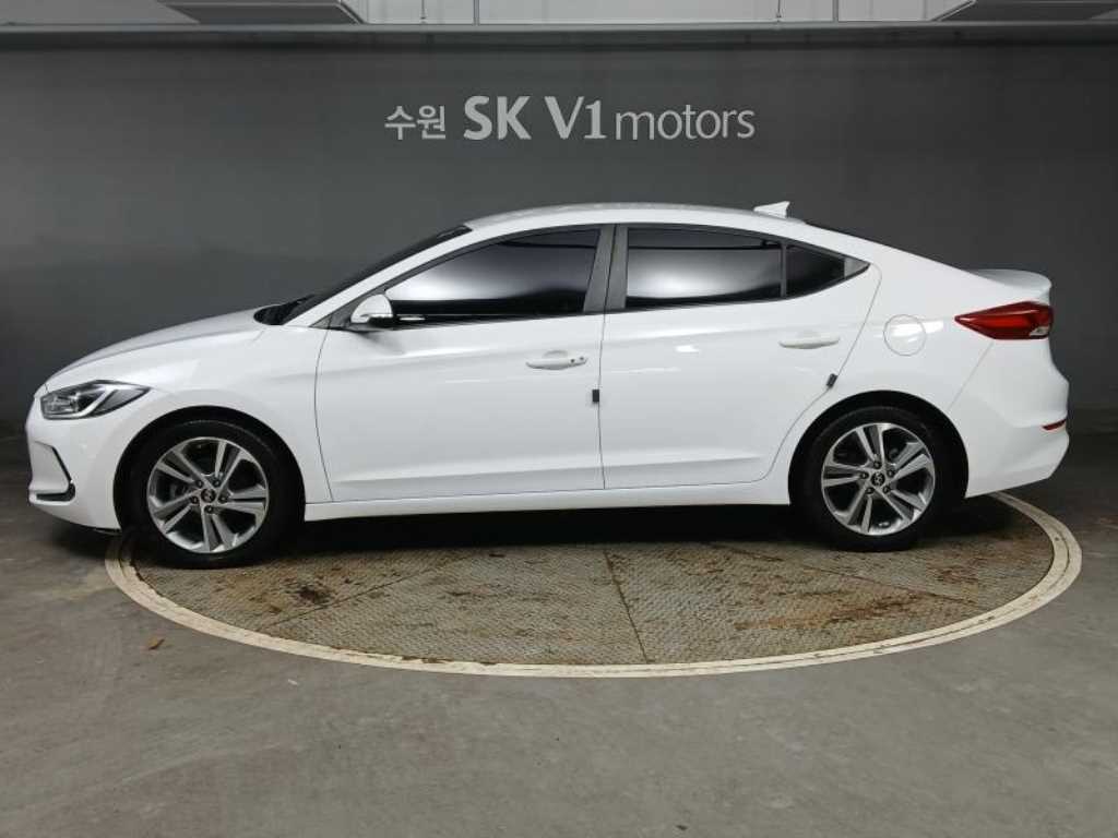 HYUNDAI Avante - Vista 2