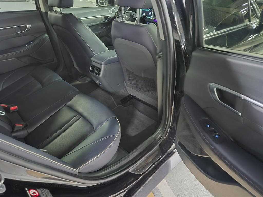 HYUNDAI Sonata - Vista 12