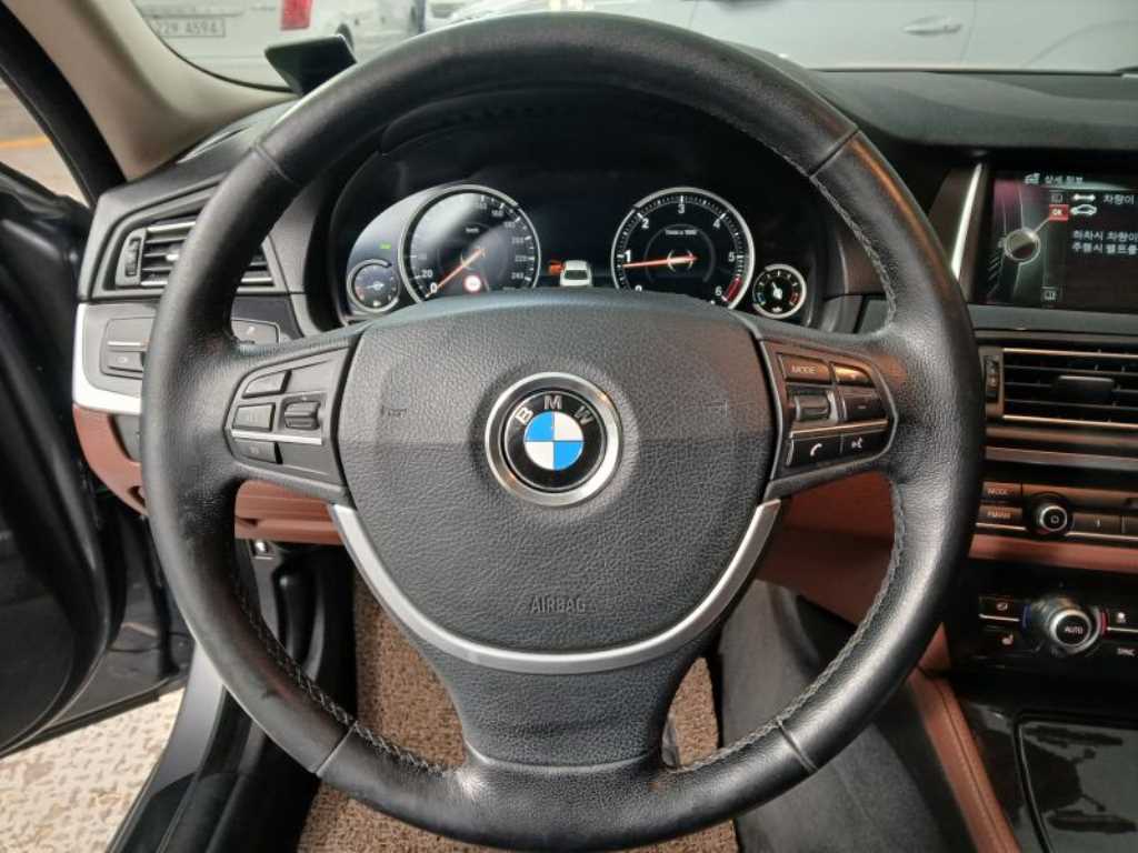 BMW 5 Series - Vista 8