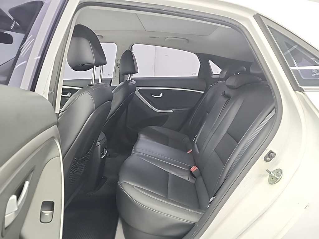 HYUNDAI i30 - Vista 12