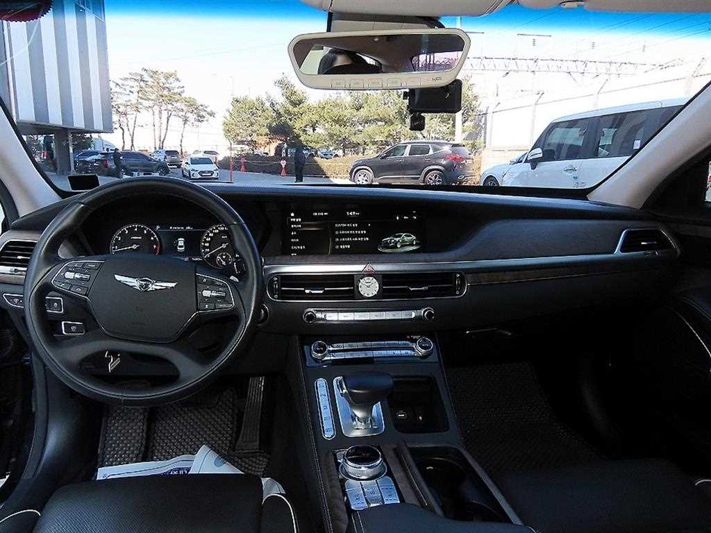 Genesis G90 - Vista 7