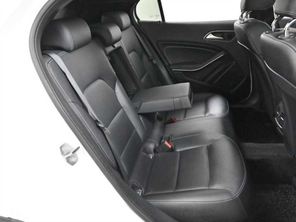 Mercedes Benz GLA Class - Vista 12