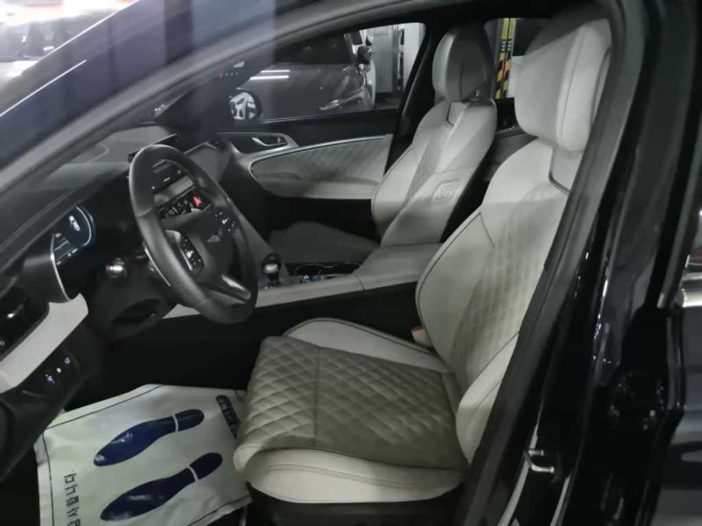 Genesis G70 - Vista 5