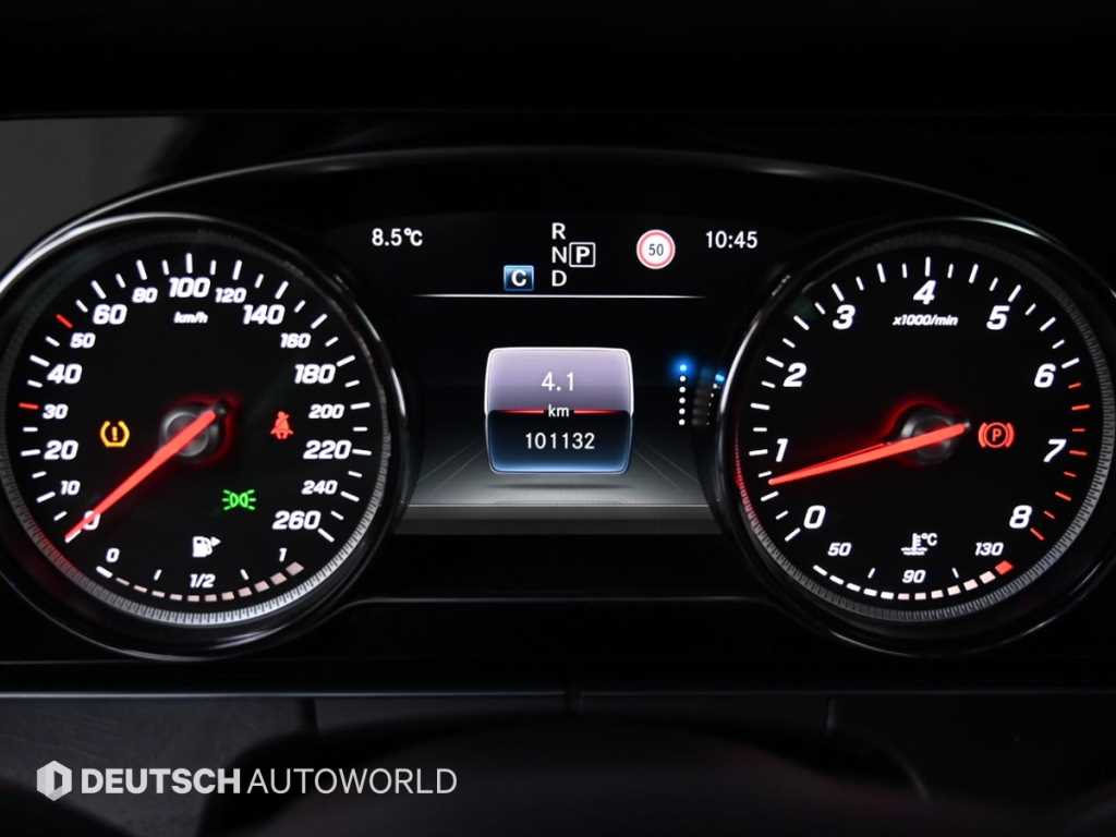 Mercedes Benz E class - Vista 5