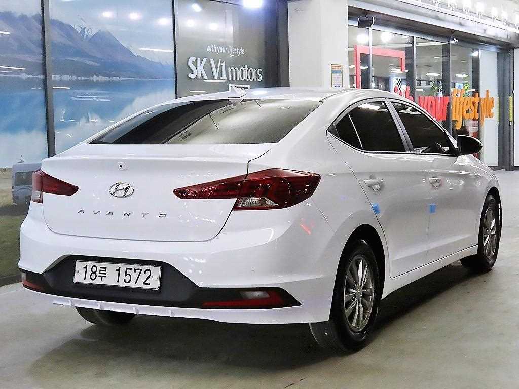 HYUNDAI Avante - Vista 4