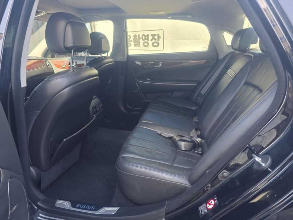 HYUNDAI Equus - Vista 5