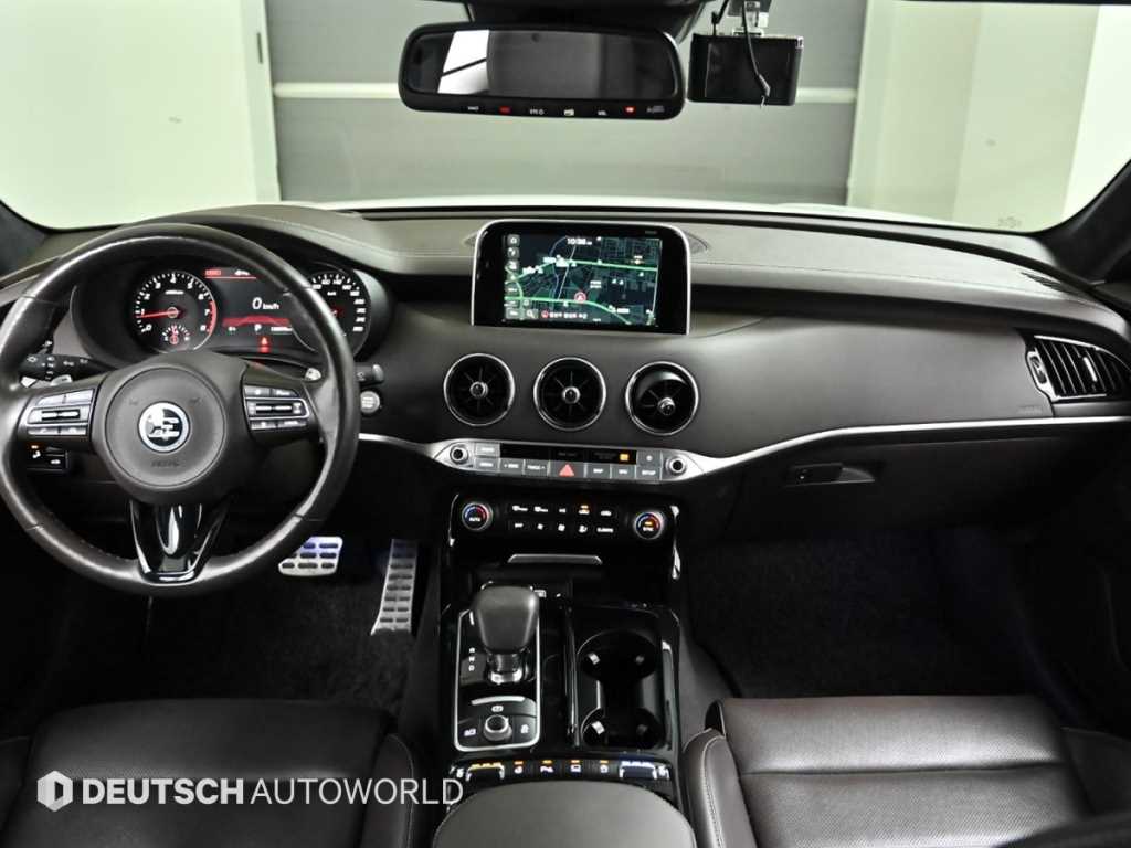 KIA Stinger - Vista 8