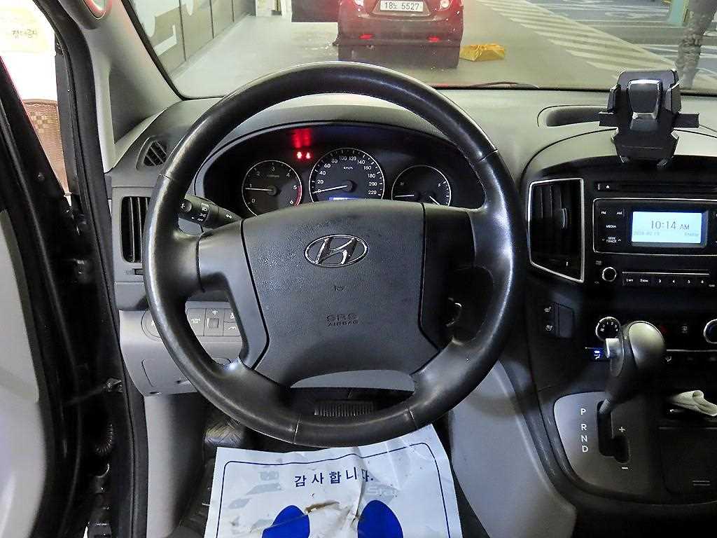 HYUNDAI Starex - Vista 9