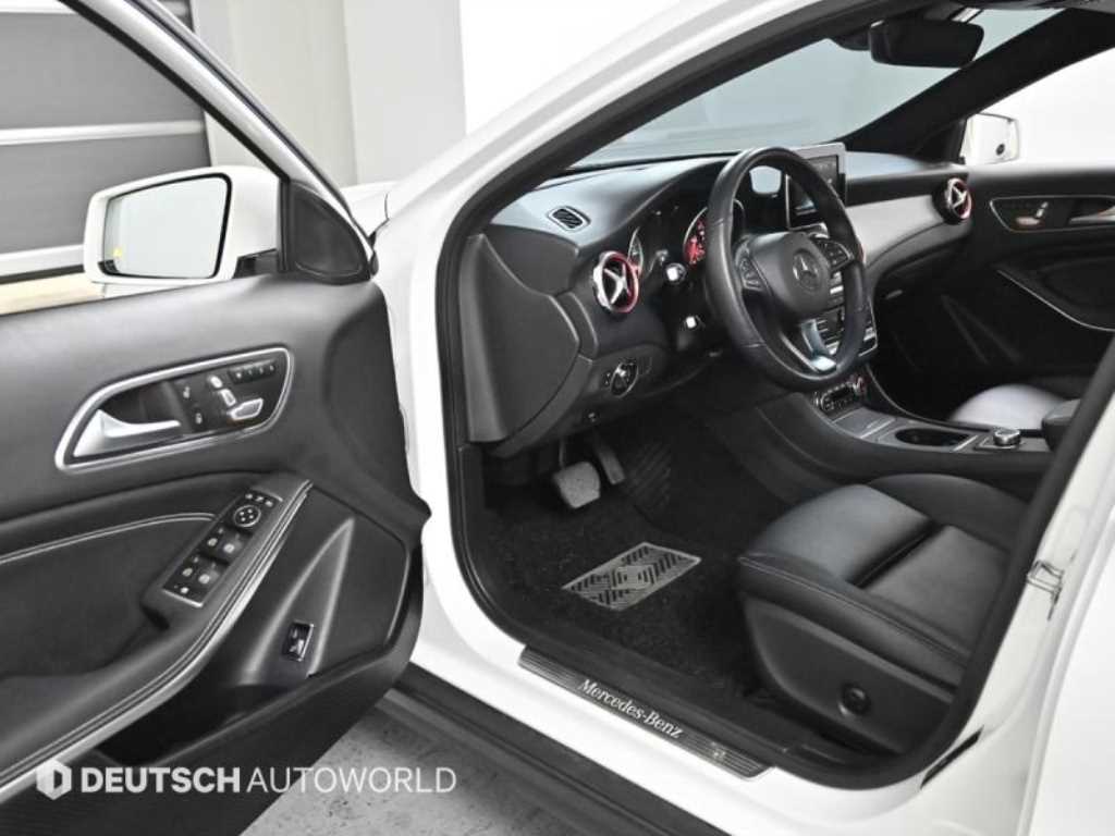 Mercedes Benz GLA Class - Vista 11