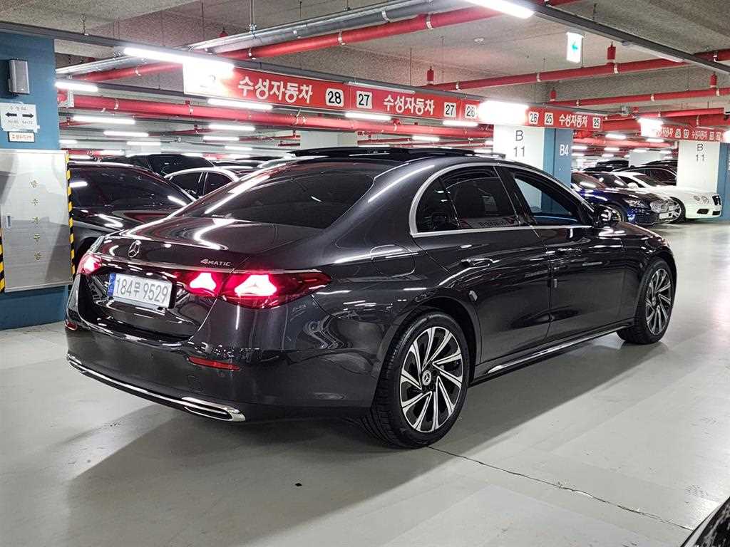 Mercedes Benz E class - Vista 4