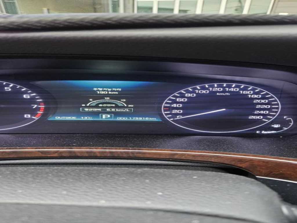 HYUNDAI Equus - Vista 4