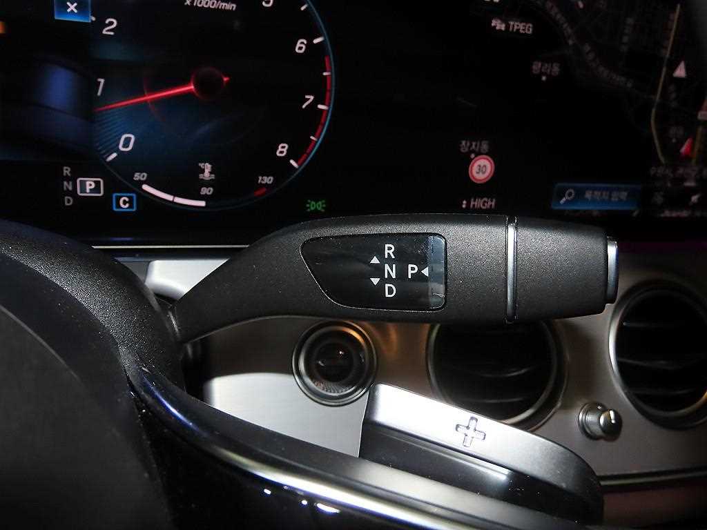 Mercedes Benz E class - Vista 12